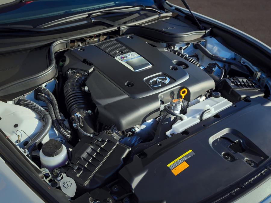  Infiniti Q60 3.7 IPL Convertible 2013 года  (фото 2 из 7)
